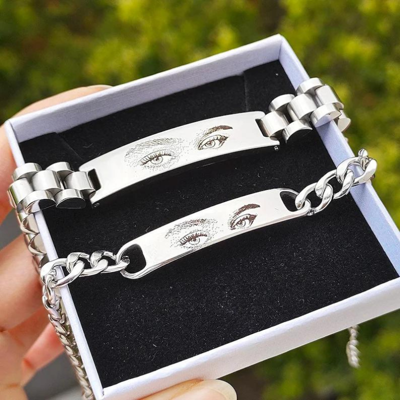 Gaze Connection Bracelet