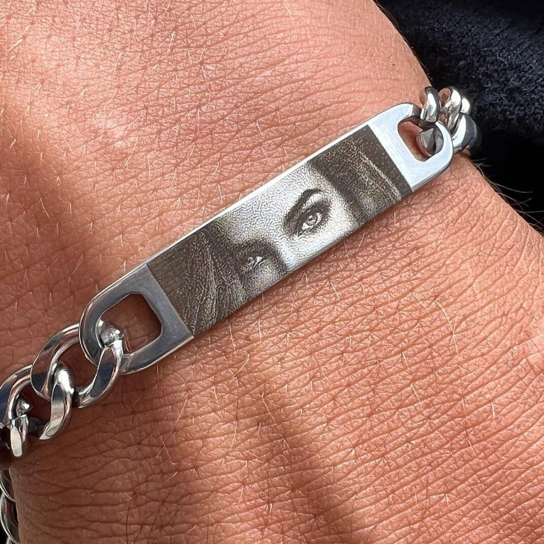 Gaze Connection Bracelet